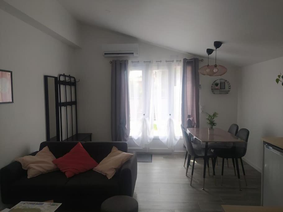 Le Petit Pied A Terre Du Luberon Apartamento Mérindol Exterior foto