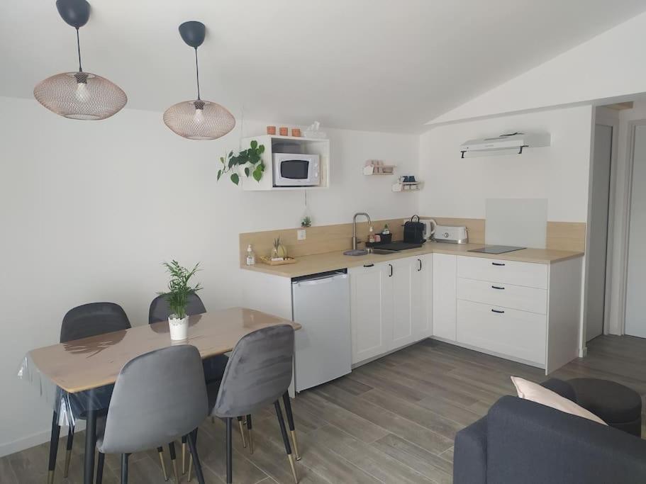 Le Petit Pied A Terre Du Luberon Apartamento Mérindol Exterior foto